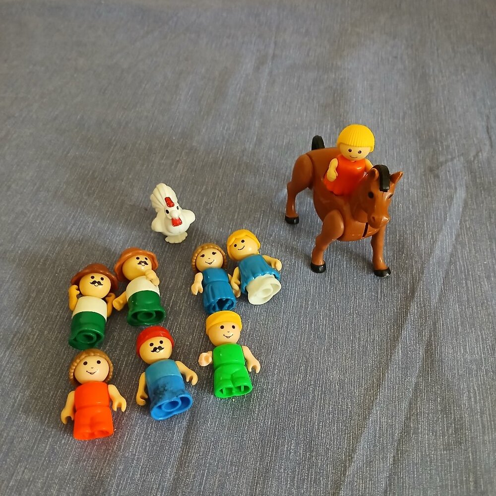 Vintage 1981 Playskool Lil Playmates Brown Horse & 8 Play Figures + Chicken